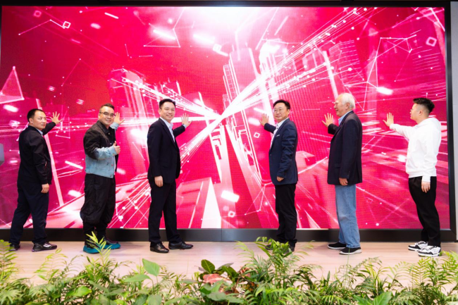 品郎酒、吃火鍋、赴“英雄會(huì)”：向消費(fèi)者再貼緊一點(diǎn)點(diǎn)，郎酒掀起