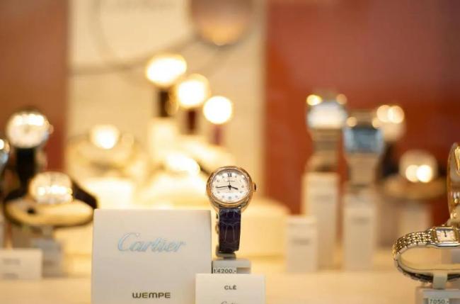 奢侈品集體業績低迷，連愛馬仕都降價了，問題出在哪了？