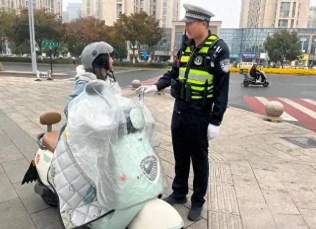 11月起，電動(dòng)車、摩托車上路“5大行為”嚴(yán)查，很多人已經(jīng)被罰