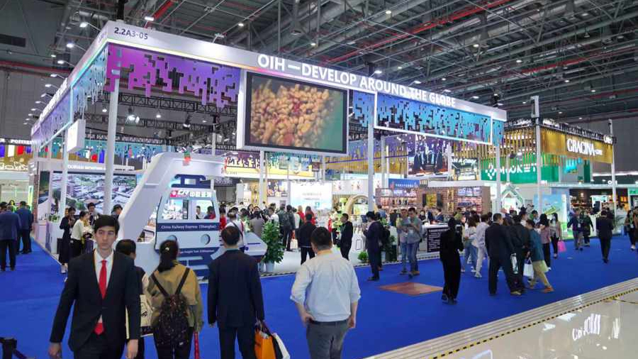 引進會飛汽車，與德巨頭合作血透，非洲開廠順手采豆，進博“雙唯