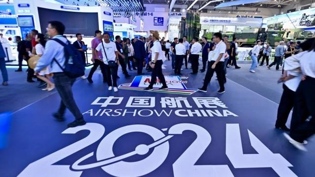 研發(fā)和交付人員緊缺！低空經(jīng)濟(jì)熱潮下，企業(yè)航展現(xiàn)場(chǎng)招人，有展臺(tái)