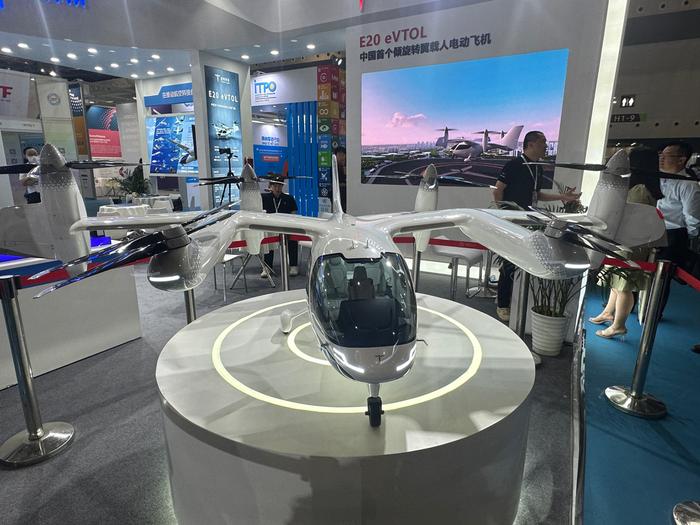 出門“打飛的”、考證當“飛手” 低空經濟有多忙？｜科技觀察