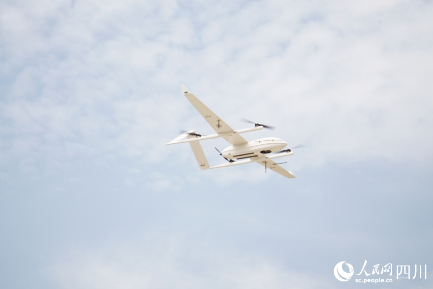 正在進(jìn)行飛機靈敏度測試的無人機產(chǎn)品。人民網(wǎng) 趙祖樂攝