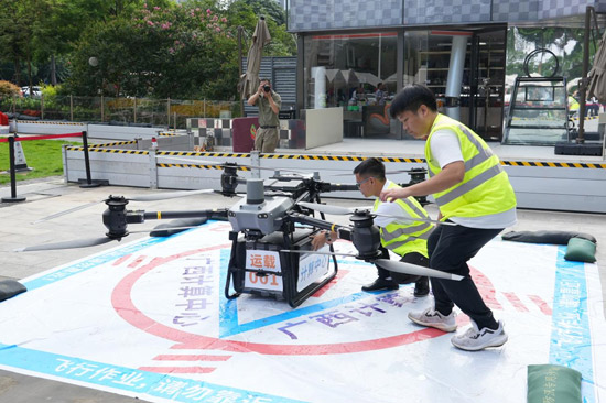 廣西首批低空無人機物流運輸航線在青秀區成功首飛。