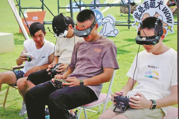 “比翼飛行”創(chuàng)始人陸世棟：搶占“低空經(jīng)濟(jì)”風(fēng)口