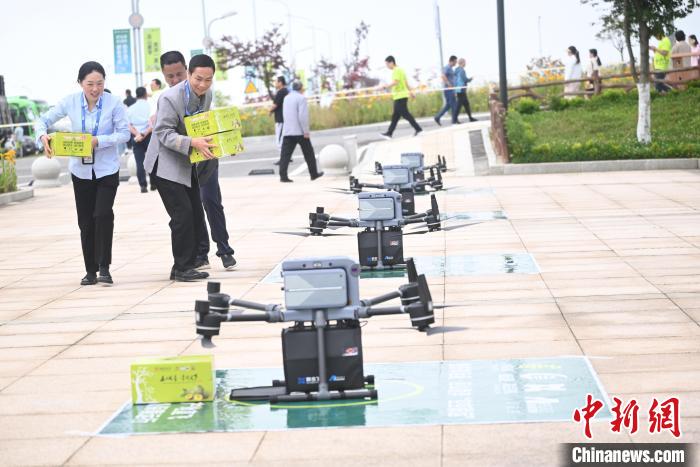 （經濟觀察）無人機貨運助力“萬物到家” 蘊藏行業新機遇