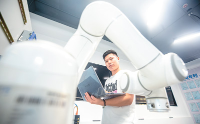 低空; 2024低空經(jīng)濟(jì)網(wǎng)：工業(yè)互聯(lián)網(wǎng)運(yùn)維員：為產(chǎn)業(yè)數(shù)字化護(hù)