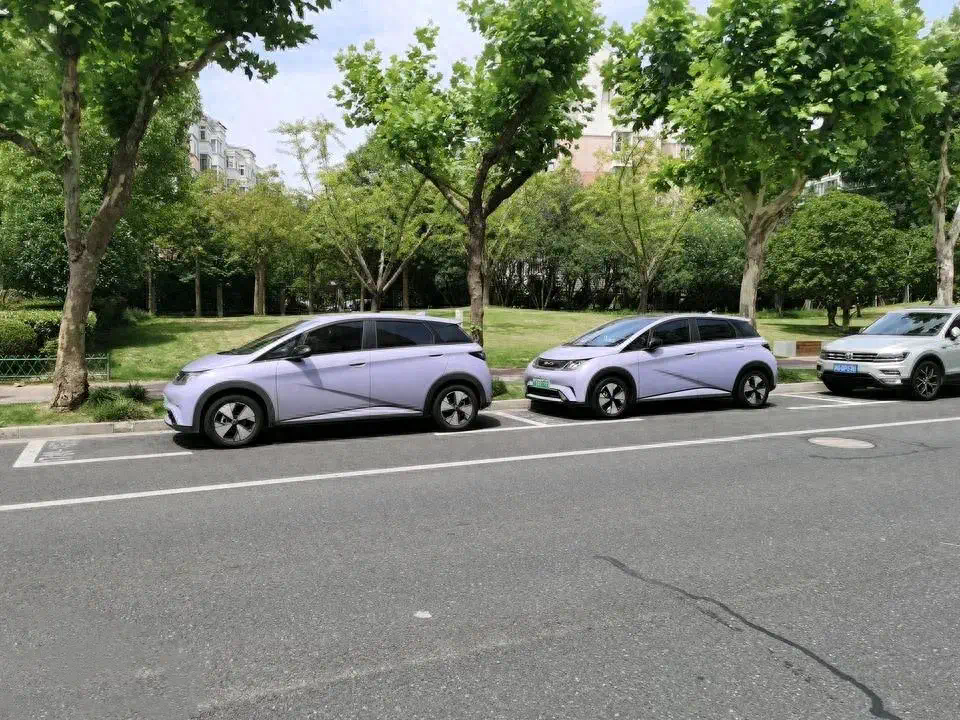 養(yǎng)一輛10萬(wàn)的純電車與10萬(wàn)的燃油車，10年的花費(fèi)差距會(huì)有多