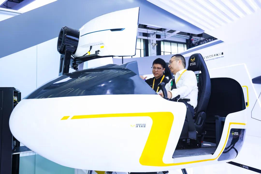 低空經(jīng)濟(jì)2024; 低空經(jīng)濟(jì)：低空經(jīng)濟(jì)＂搶先飛＂，釘釘成了香