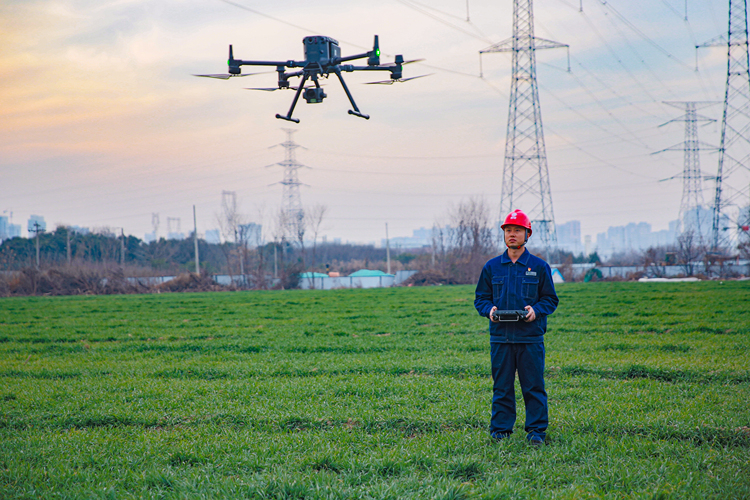 2024低空經(jīng)濟(jì)：“低空經(jīng)濟(jì)”在“絲路起點(diǎn)”騰飛成勢