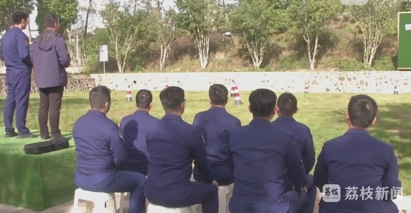 低空| 低空經(jīng)濟催生“學(xué)飛”熱！南京駕校首開無人機駕駛培訓(xùn)