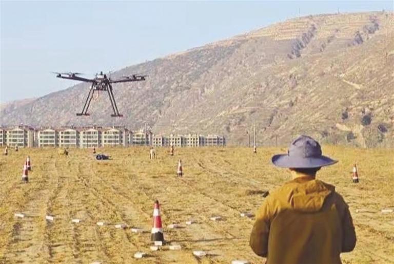 低空; 低空經濟催生蘭州飛手考證熱　就業加分薪資可達兩萬