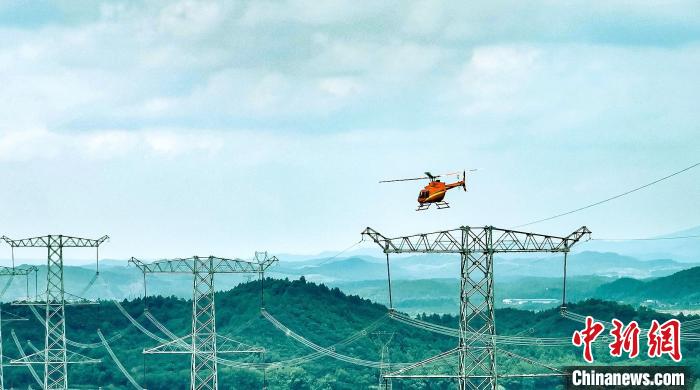 低空經濟報2025： 飛行器搖身變成“千里眼” 電力高空作業智能化