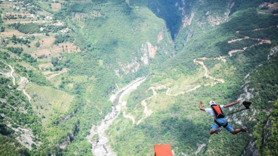 低空： 貴州努力打造成為“世界低空滑翔傘圣地”