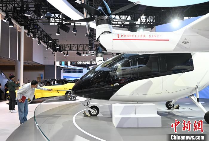 低空經濟網： 第三屆全球數貿會：高科技飛行器吸引參觀者