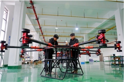 湖北宜昌：載重運(yùn)輸無(wú)人機(jī)助力低空經(jīng)濟(jì)騰飛