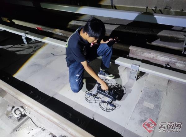 自主飛行無人機