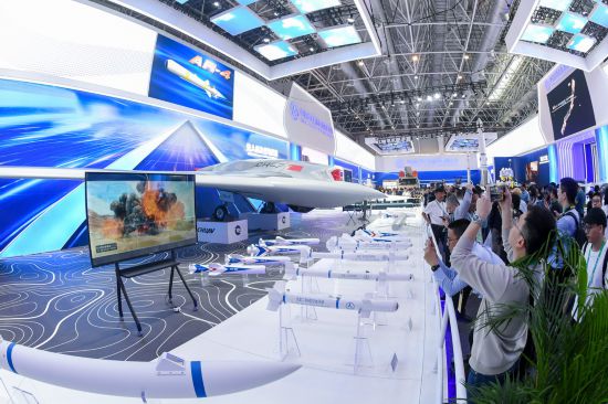 彩虹-7無人機首次亮相中國航展,受到廣泛關注(11月13日攝)。
