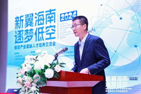 ?？诮?jīng)濟(jì)學(xué)院聚星數(shù)字經(jīng)濟(jì)學(xué)院院長徐碩主持論壇