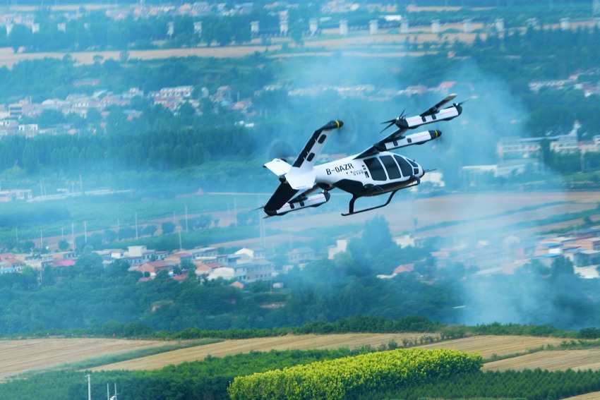 AE200驗(yàn)證機(jī)正在進(jìn)行全傾轉(zhuǎn)飛行試驗(yàn)。陳柯供圖