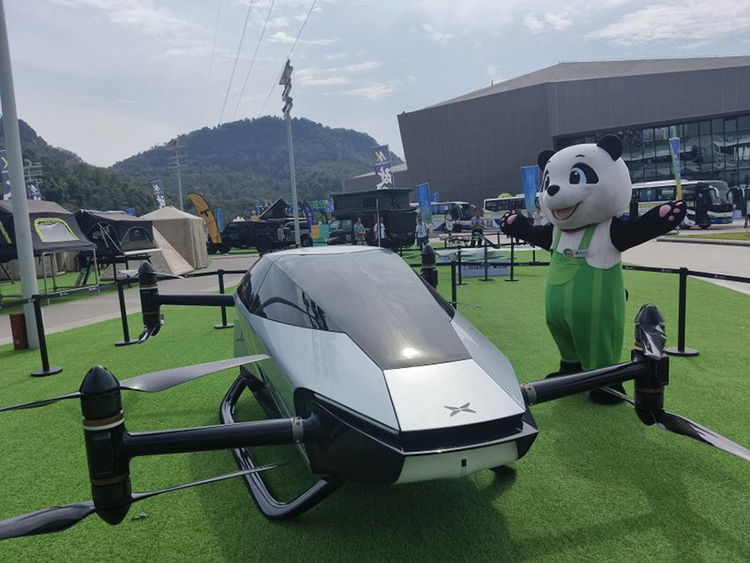 318自駕游全國裝備展銷會引領低空經濟新風尚 多款低空飛行器驚艷亮相