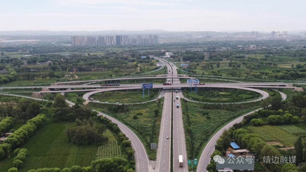 ▲靖邊縣四通八達(dá)的交通（白凌燕/攝）